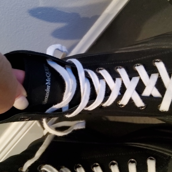 AUTHENTIC ALEXANDER MCQUEEN Black & White-Lace 'Tread Slick' Boots Size 42 US 9 - Picture 1 of 4